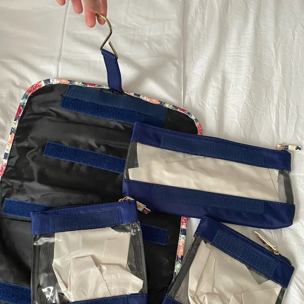 N/A hanging travel